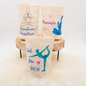 Bestickter Lichtbeutel mit Yoga-Motiv als kreatives Ergotherapieprojekt zur Förderung von Entspannung und Achtsamkeit