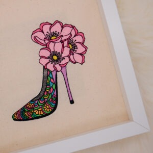 Bestickter Schuh mit Mandala-Motiv als kreative Betätigungsaktivität in der Ergotherapie bei Depressionen und Erschöpfung